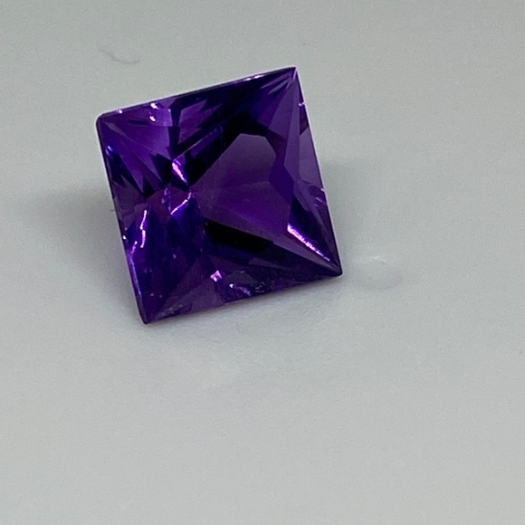 Princess Cut Amethyst Gemstone Size 2.5 carats - Picture 5 of 5